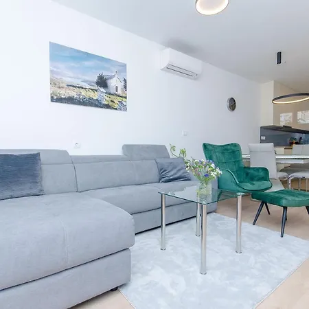 Modern Living Airy Apartman Split