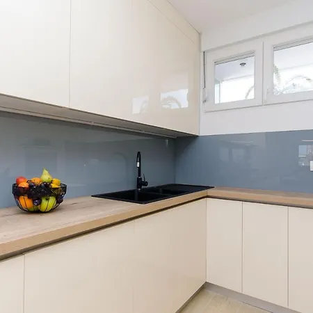 Modern Living Airy 아파트 스플리트