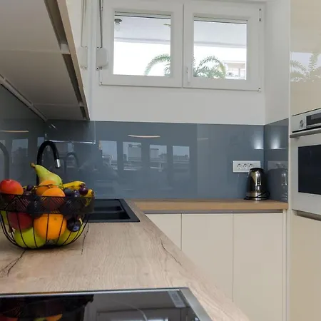 Apartman Modern Living Airy Split