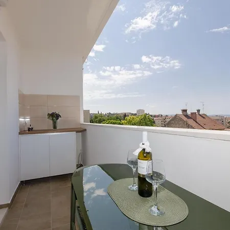 Modern Living Airy Appartement